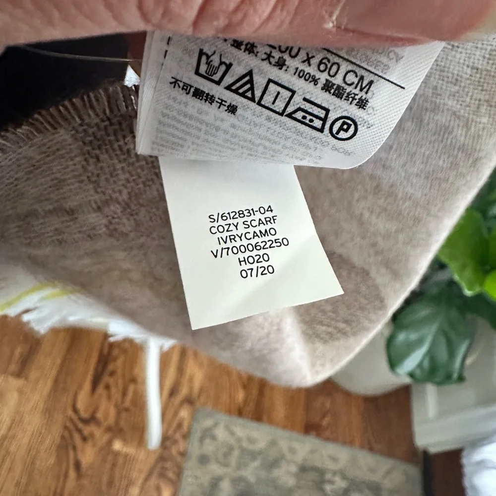 GAP tan ivory‎ camo oversized cozy scarf brand new NWT